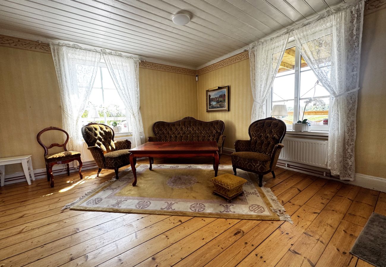 Ferienhaus in Hjo - Charmantes Ferienhaus mit Aussicht auf die Landschaft und in der Nähe des Vättern|SE08084