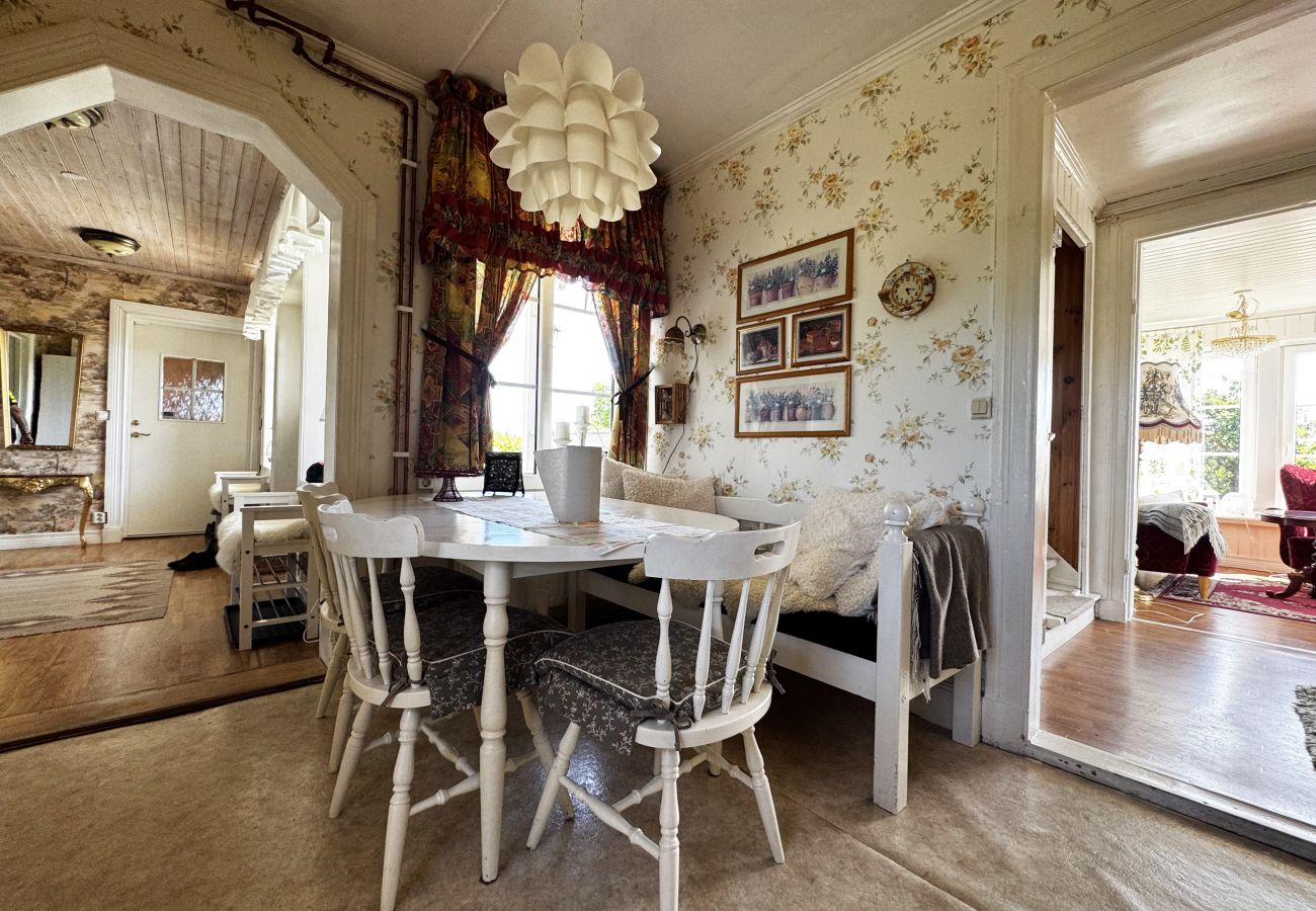 Ferienhaus in Hjo - Charmantes Ferienhaus mit Aussicht auf die Landschaft und in der Nähe des Vättern|SE08084