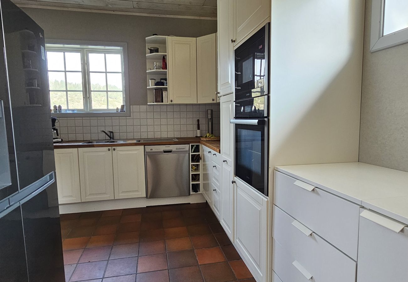 Ferienhaus in Munkedal - Blockhaus mit Pool, Sauna und Boot beim Schloss Torreby | SE09080