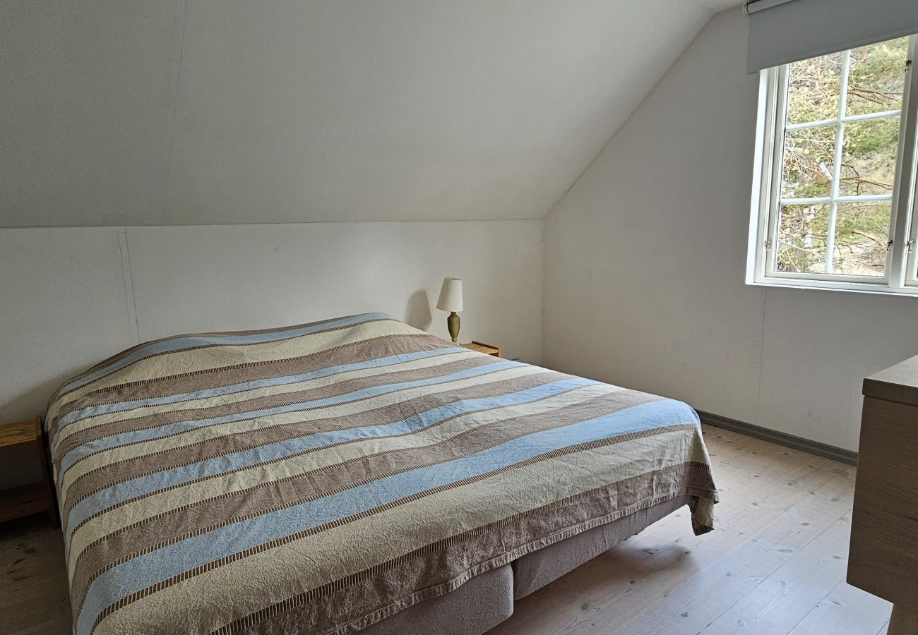 Ferienhaus in Munkedal - Blockhaus mit Pool, Sauna und Boot beim Schloss Torreby | SE09080