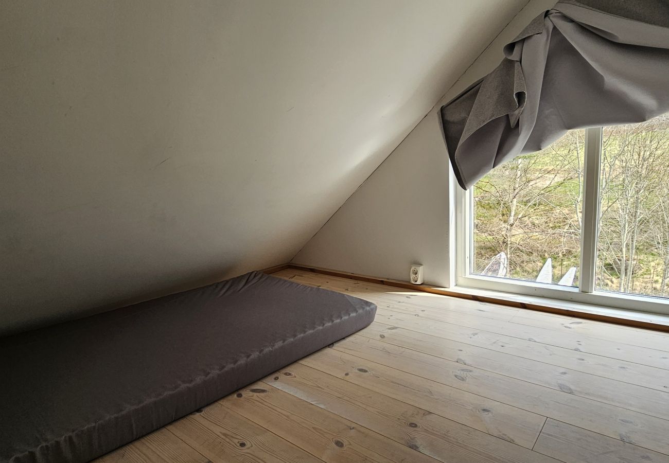 Ferienhaus in Munkedal - Blockhaus mit Pool, Sauna und Boot beim Schloss Torreby | SE09080