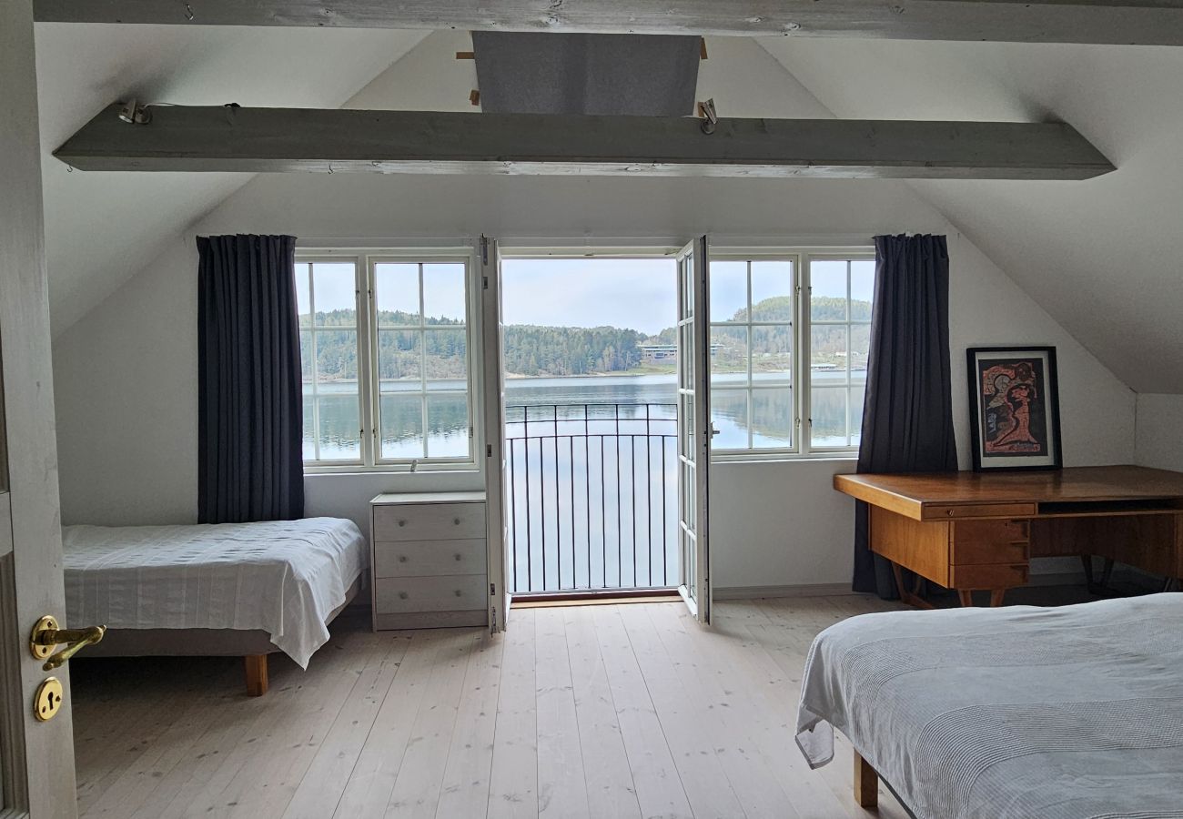 Ferienhaus in Munkedal - Blockhaus mit Pool, Sauna und Boot beim Schloss Torreby | SE09080