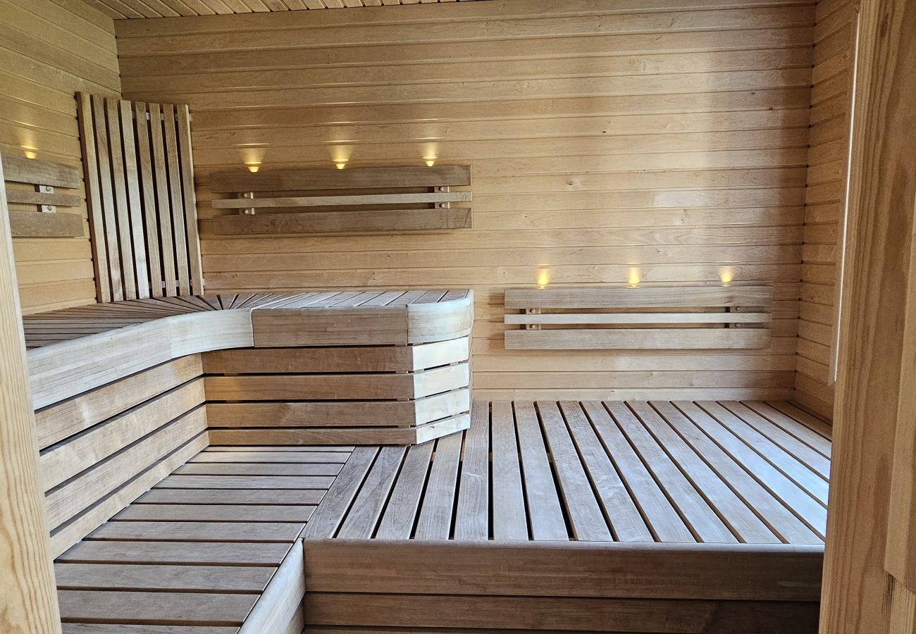 Ferienhaus in Munkedal - Blockhaus mit Pool, Sauna und Boot beim Schloss Torreby | SE09080