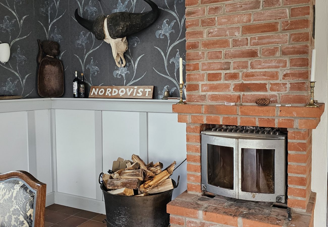 Ferienhaus in Munkedal - Blockhaus mit Pool, Sauna und Boot beim Schloss Torreby | SE09080