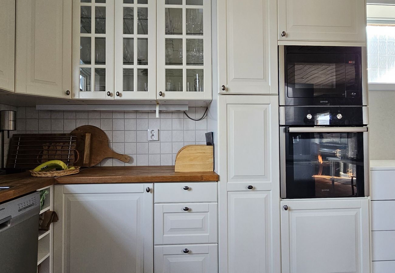 Ferienhaus in Munkedal - Blockhaus mit Pool, Sauna und Boot beim Schloss Torreby | SE09080