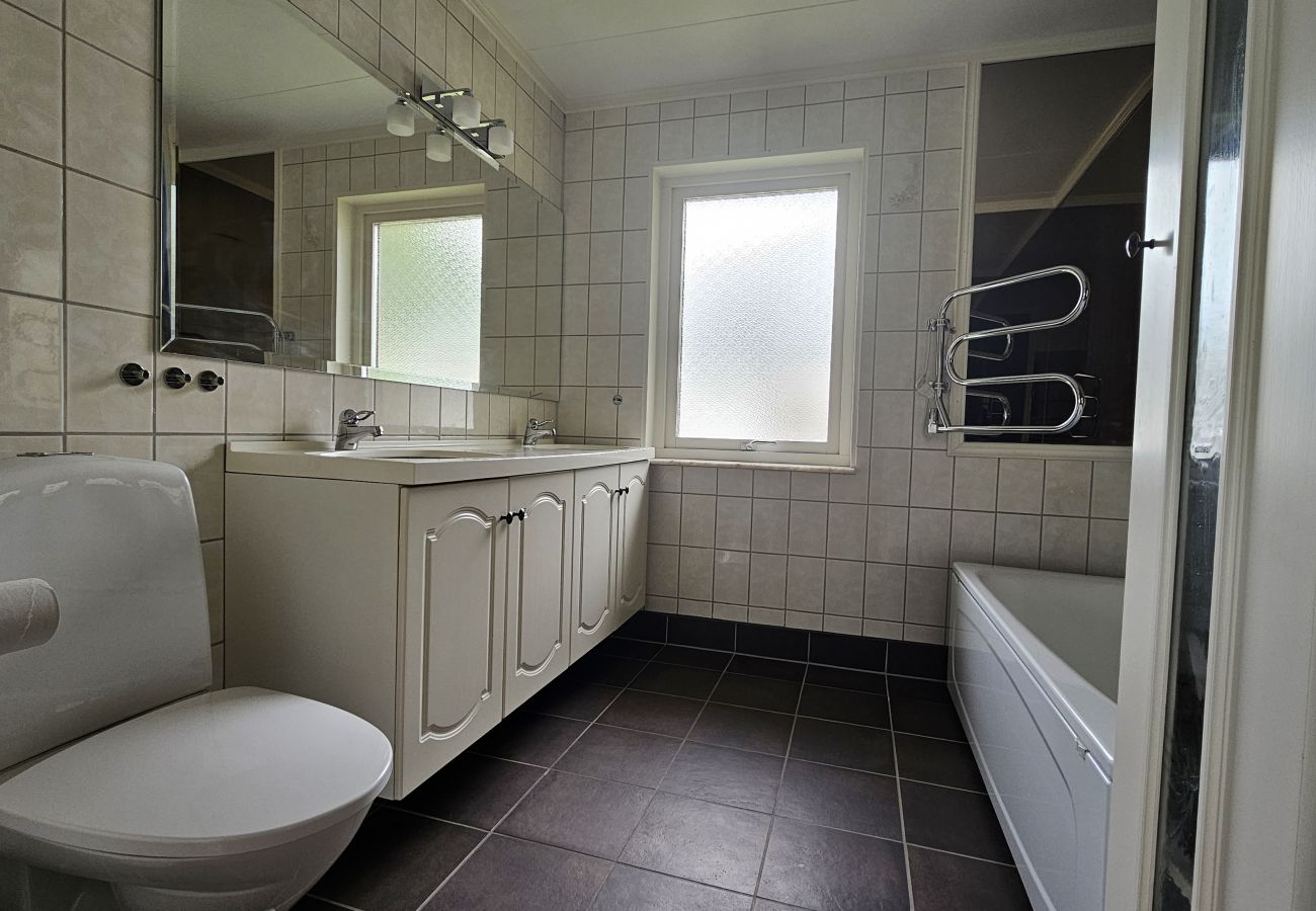 Ferienhaus in Svanesund - Großes Haus mit Sauna, Spielplatz und strandnah in Svanesund | SE09140