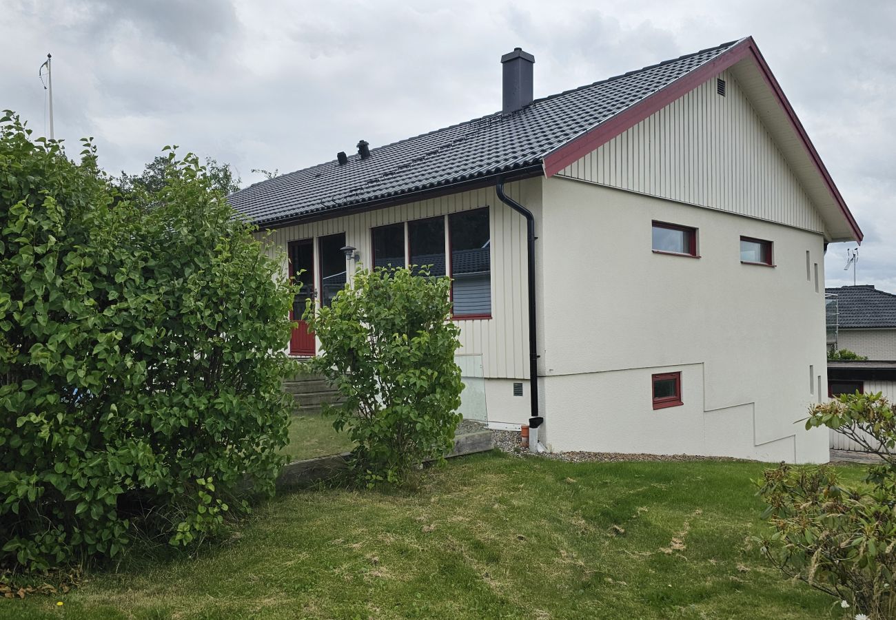 Ferienhaus in Svanesund - Großes Haus mit Sauna, Spielplatz und strandnah in Svanesund | SE09140