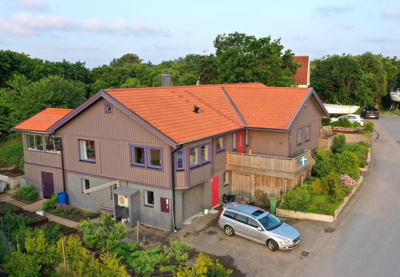 Ferienhaus in Ellös - Ferienwohnung in Stocken,Sauna & Boot, 250 m vom Meer | SE09142