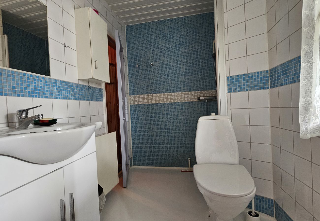 Ferienhaus in Ellös - Ferienwohnung in Stocken,Sauna & Boot, 250 m vom Meer | SE09142
