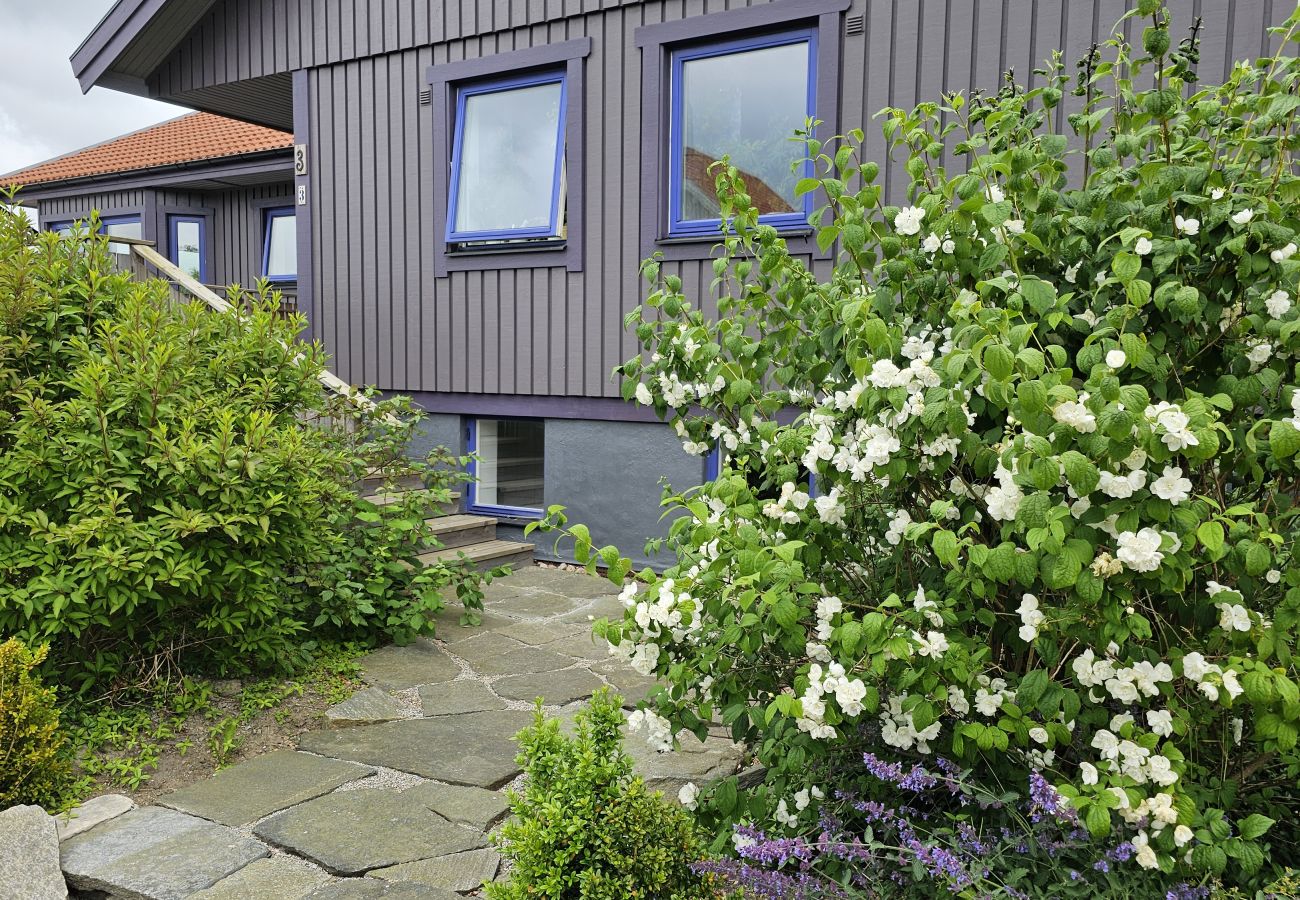 Ferienhaus in Ellös - Ferienwohnung in Stocken,Sauna & Boot, 250 m vom Meer | SE09142