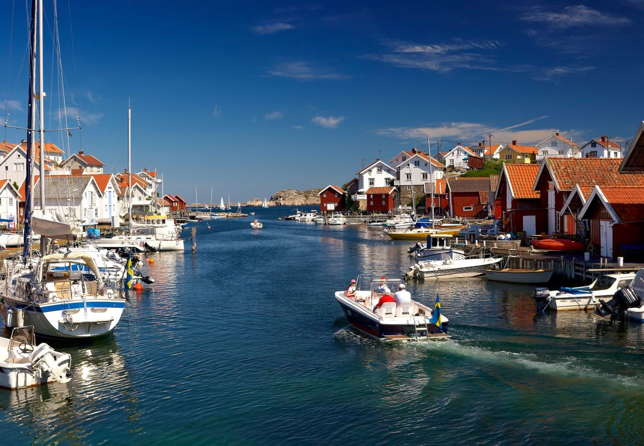 Ferienhaus in Ellös - Ferienwohnung in Stocken,Sauna & Boot, 250 m vom Meer | SE09142