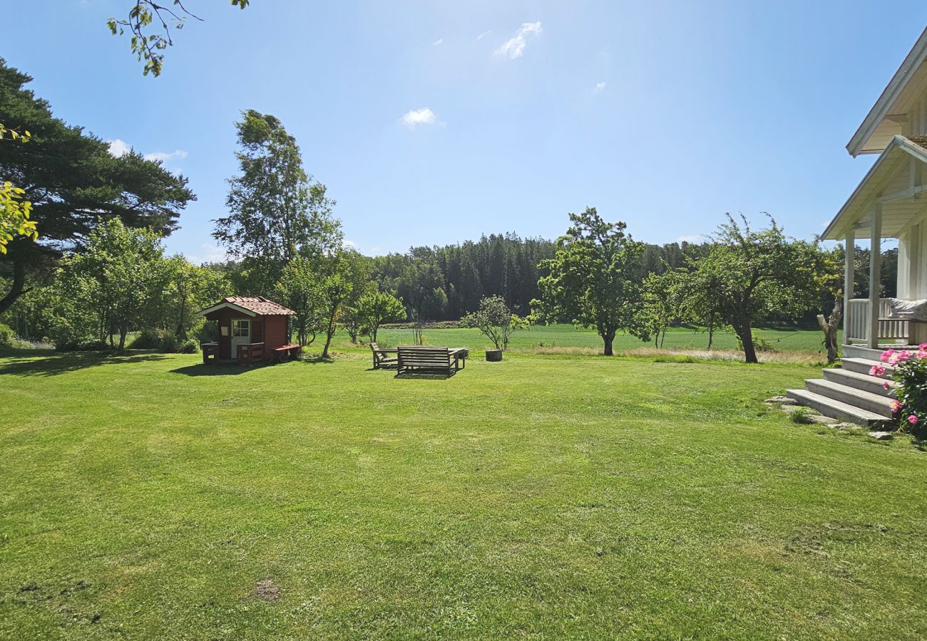 Ferienhaus in Henån - Charmantes Haus mit Kajaks, 300 m vom Meer auf Orust | SE09139