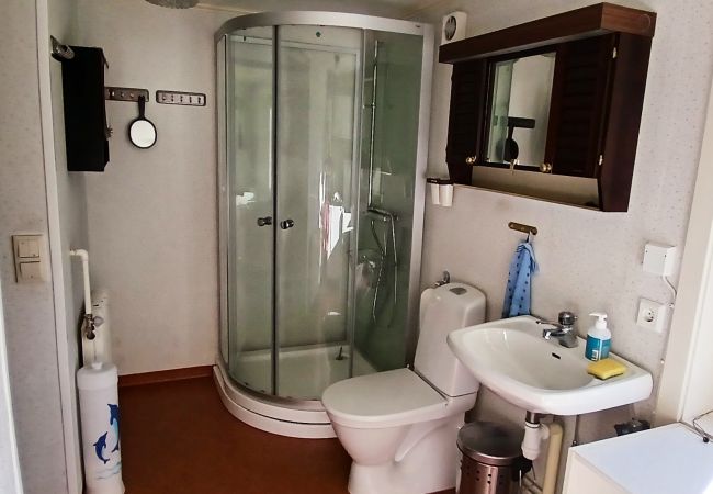 Ferienhaus in Vingåker - Gemütliche Unterkunft in Läppe, Vingåker – charmantes rotes Ferienhaus mit verglastem Balkon und in der Nähe von Abenteuern |SE14030 Ferienhaus in Vingåker - Gemütliche Unterkunft in Läppe, Vingåker – charmantes rotes Ferienhaus mit verglastem Balkon und in der Nähe von Abenteuern |SE14030
