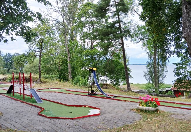 Ferienhaus in Vingåker - Gemütliche Unterkunft in Läppe, Vingåker – charmantes rotes Ferienhaus mit verglastem Balkon und in der Nähe von Abenteuern |SE14030 Ferienhaus in Vingåker - Gemütliche Unterkunft in Läppe, Vingåker – charmantes rotes Ferienhaus mit verglastem Balkon und in der Nähe von Abenteuern |SE14030