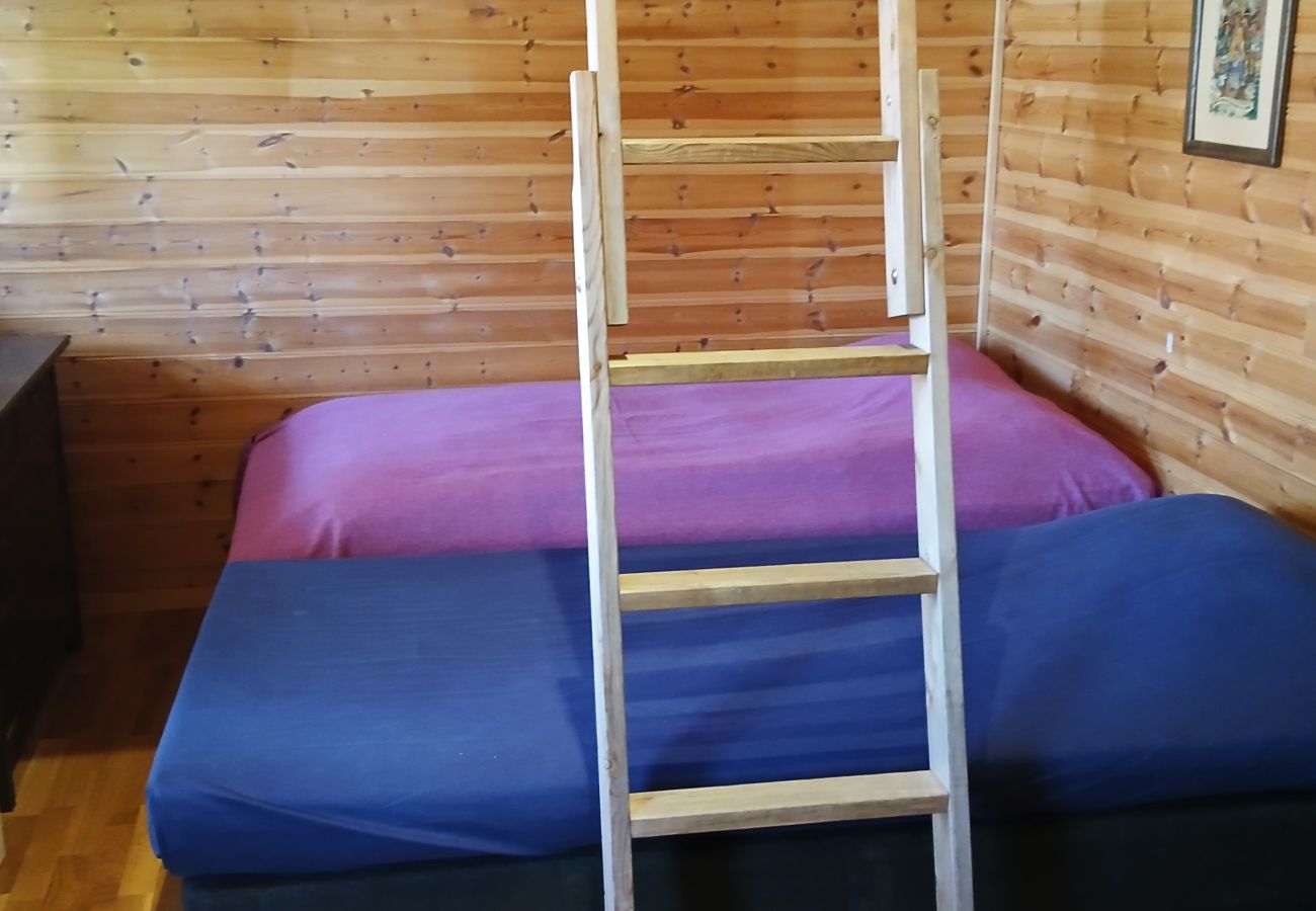 Ferienhaus in Vingåker - Gemütliche Unterkunft in Läppe, Vingåker – charmantes rotes Ferienhaus mit verglastem Balkon und in der Nähe von Abenteuern |SE14030