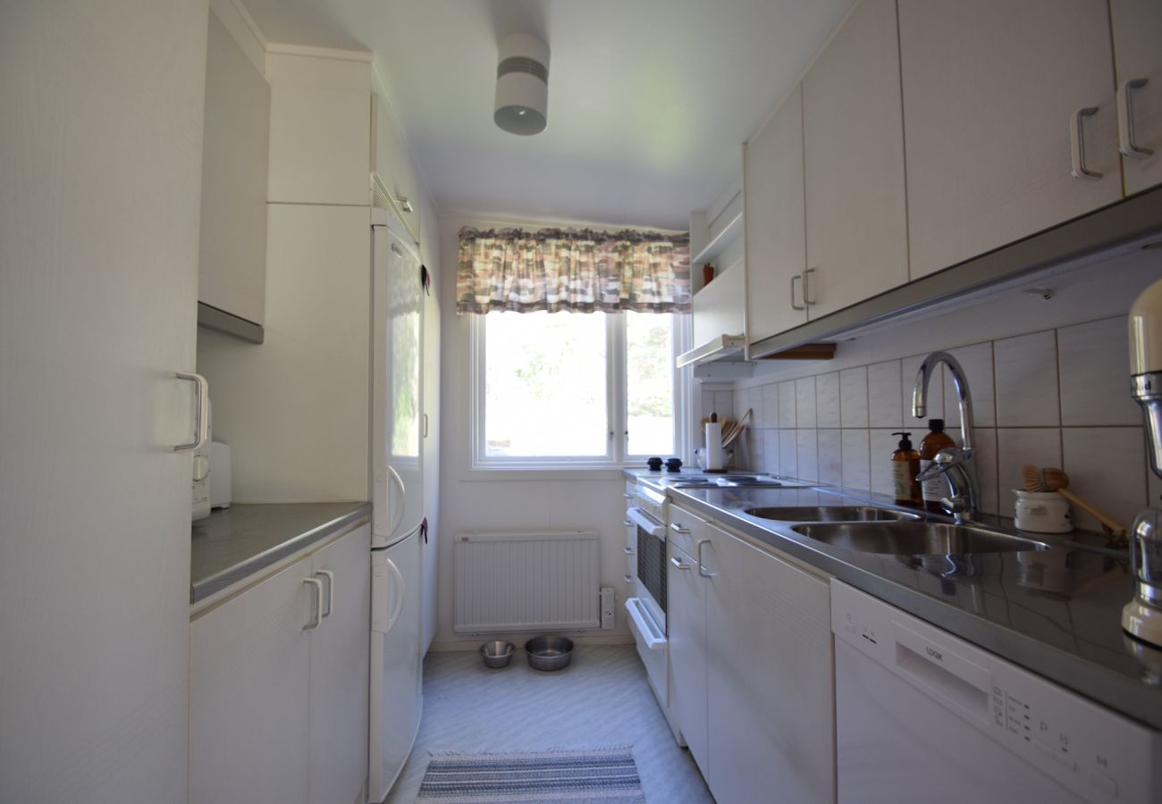 Ferienhaus in Stenungsund - Architektenhaus mit Naturgrundstück in Meeresnähe | SE09157