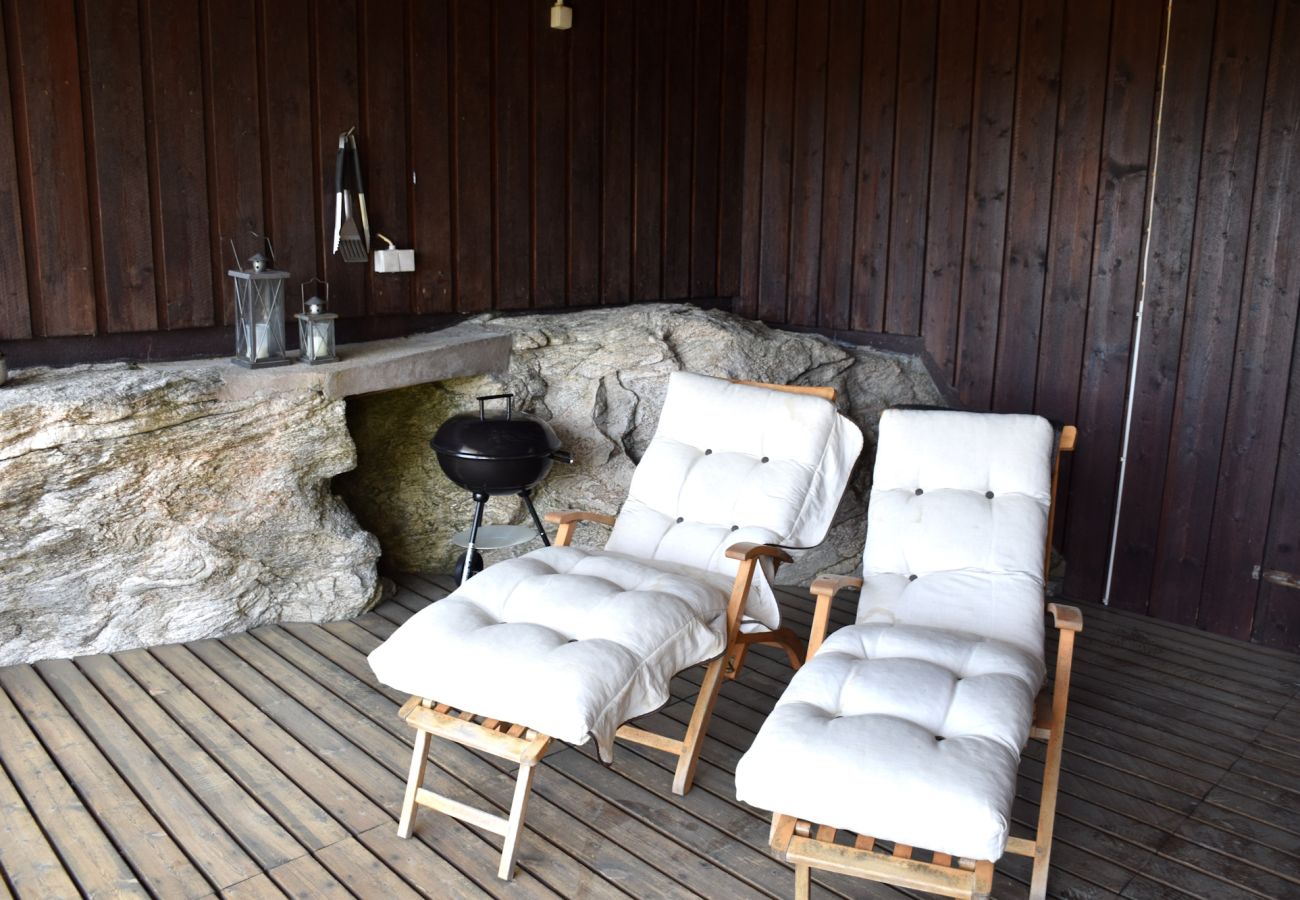 Ferienhaus in Stenungsund - Architektenhaus mit Naturgrundstück in Meeresnähe | SE09157