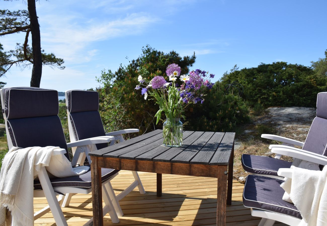 Ferienhaus in Stenungsund - Architektenhaus mit Naturgrundstück in Meeresnähe | SE09157