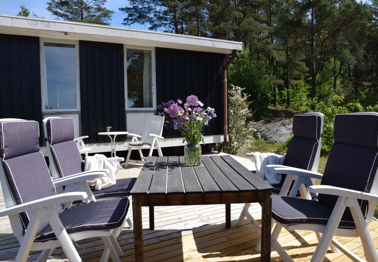 Ferienhaus in Stenungsund - Architektenhaus mit Naturgrundstück in Meeresnähe | SE09157