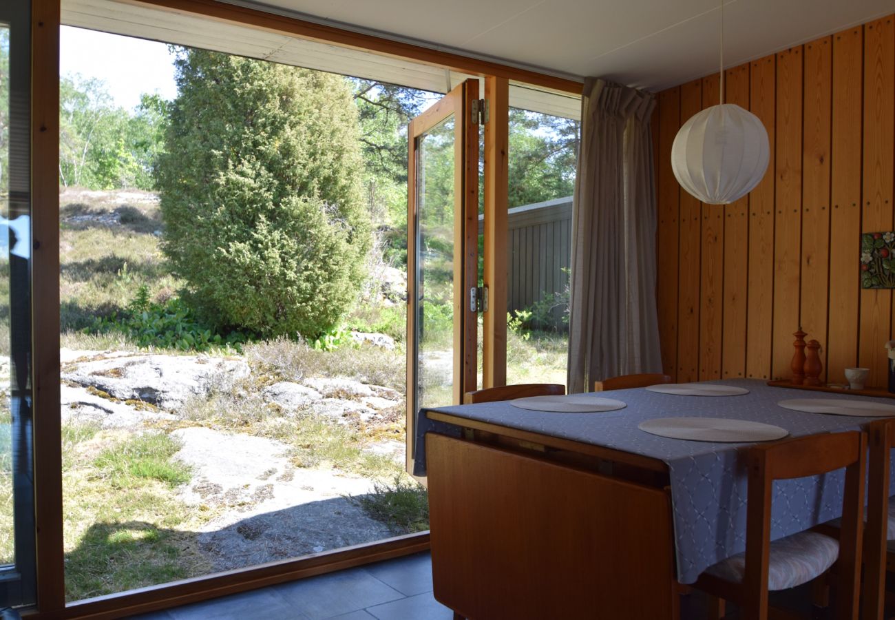 Ferienhaus in Stenungsund - Architektenhaus mit Naturgrundstück in Meeresnähe | SE09157