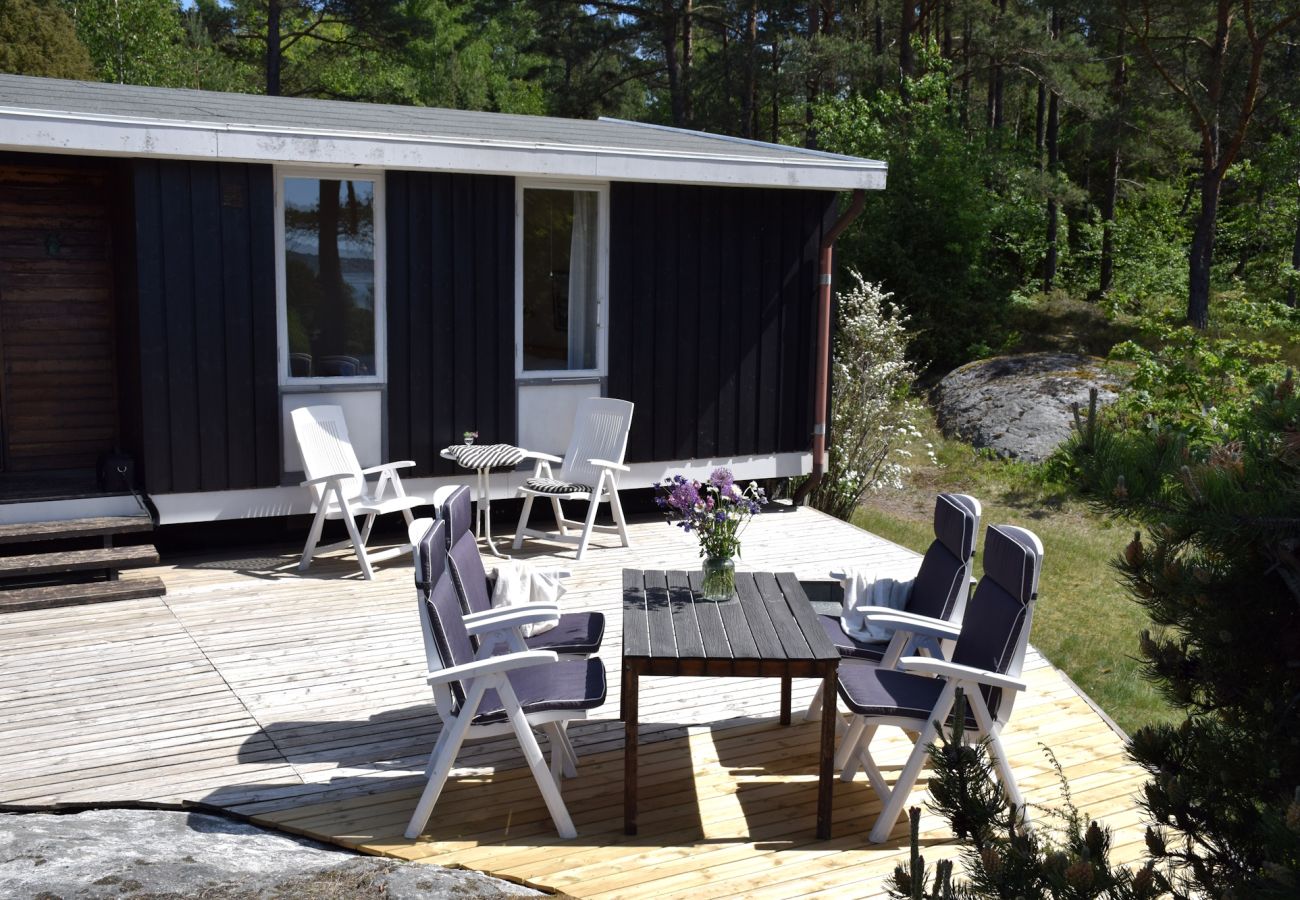 Ferienhaus in Stenungsund - Architektenhaus mit Naturgrundstück in Meeresnähe | SE09157