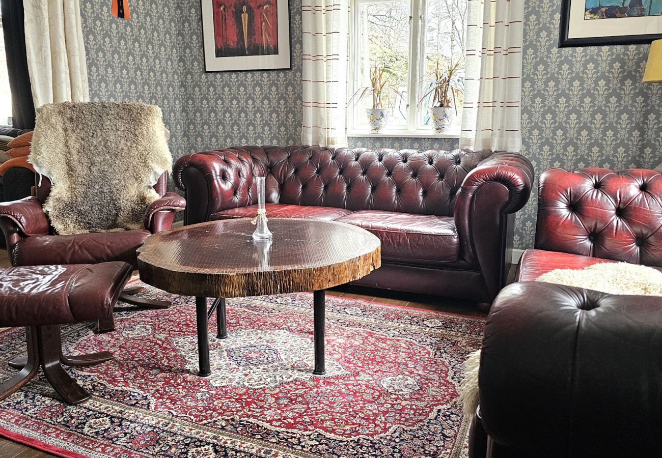 Villa in Henån - Großes Ferienhaus am See mit Ruderboot | SE09131