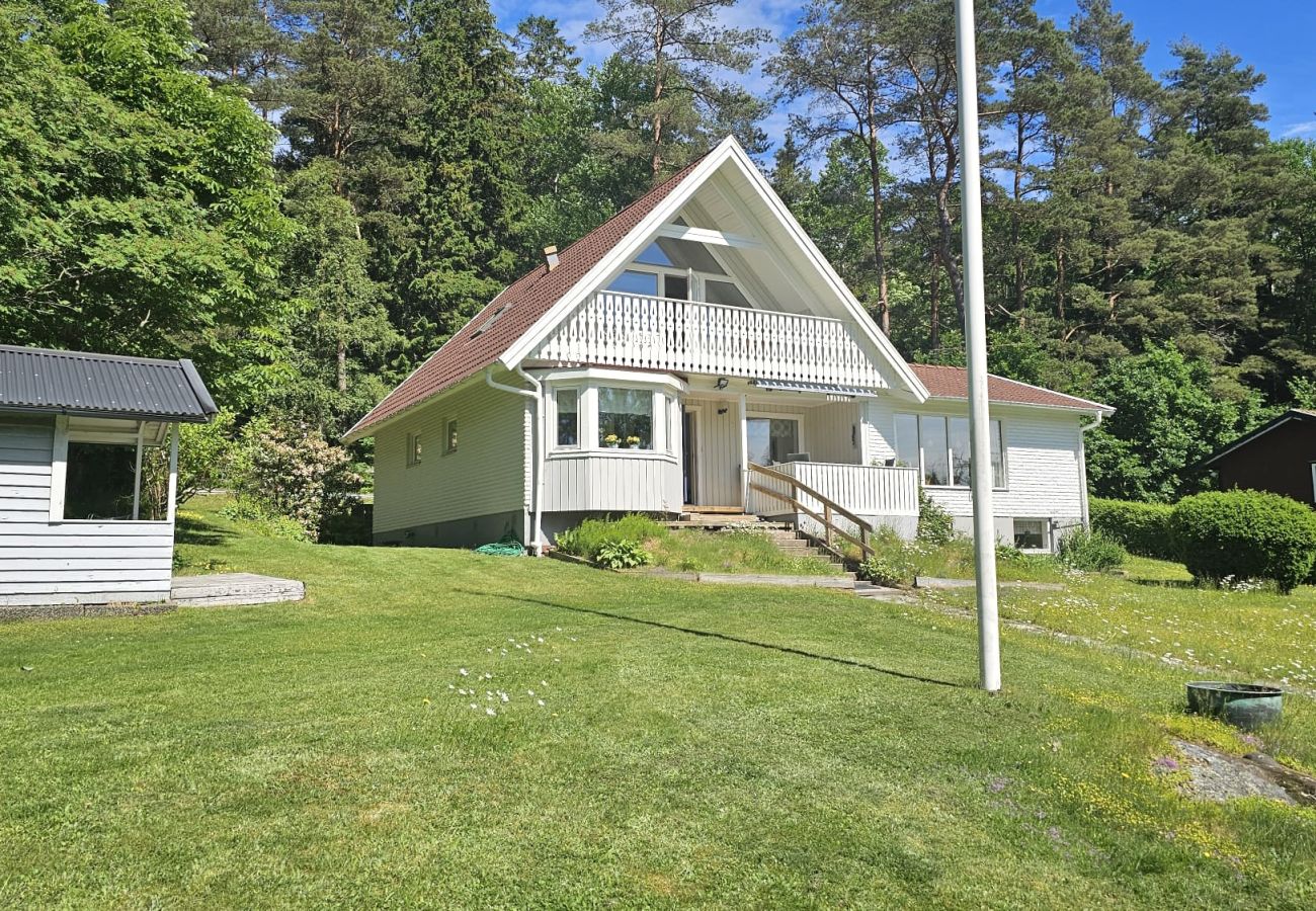 Ferienhaus in Henån - Sonniges und Ruhiges Ferienhaus in Wald- und Meeresnähe | SE09158