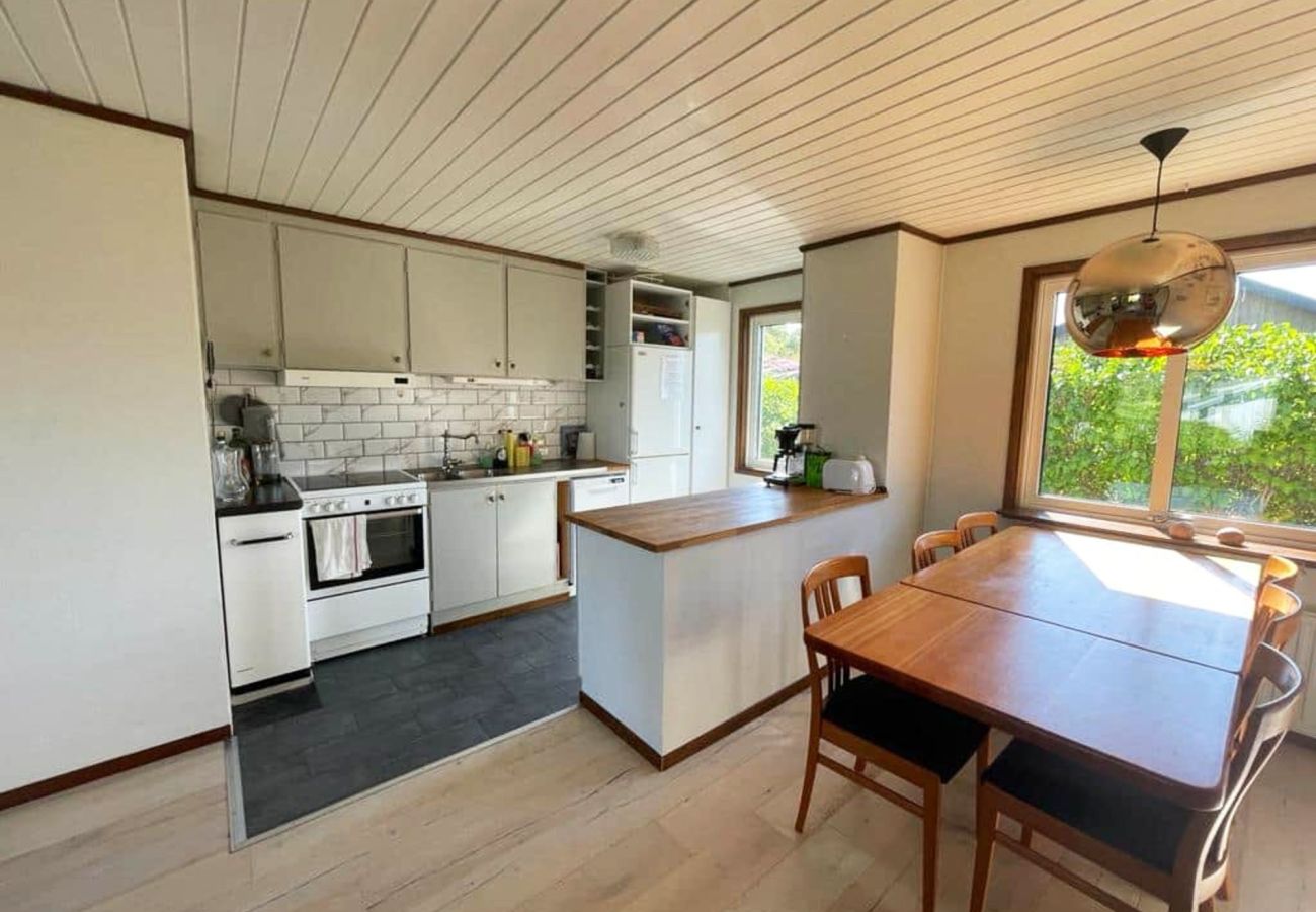 Ferienhaus in Kållekärr - Ferienhaus mit Wintergarten in Strandnähe | SE09159