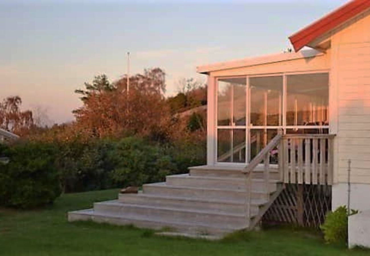 Ferienhaus in Kållekärr - Ferienhaus mit Wintergarten in Strandnähe | SE09159