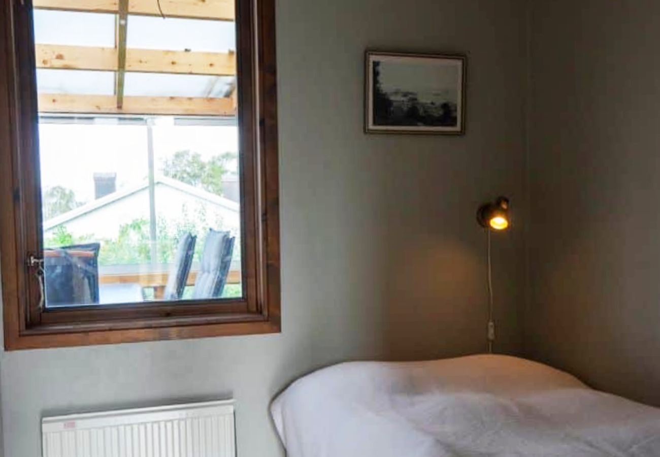 Ferienhaus in Kållekärr - Ferienhaus mit Wintergarten in Strandnähe | SE09159