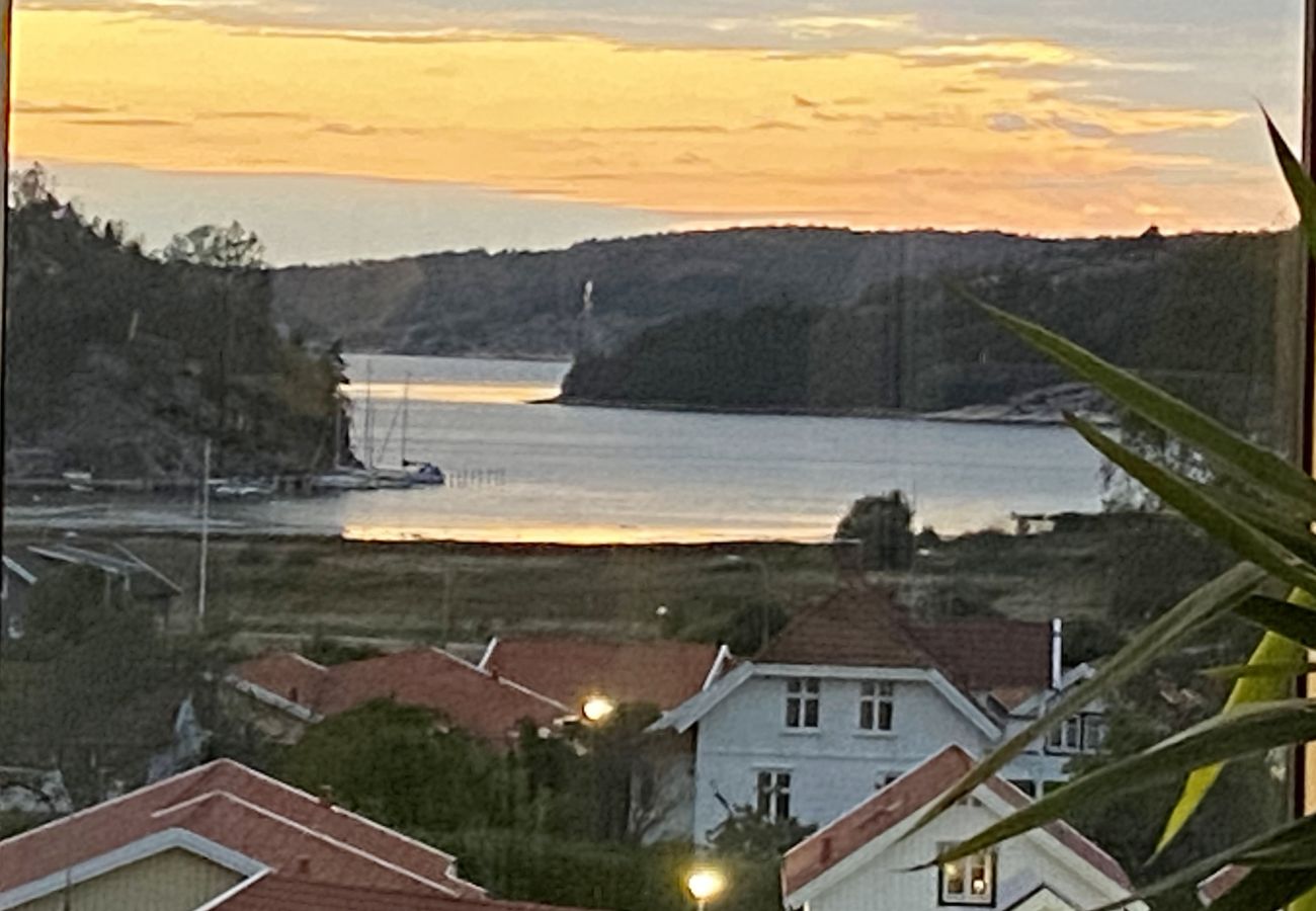 Ferienhaus in Henån - Großes Haus mit Sauna, Meerblick und Platz für zwei Familien | SE09164