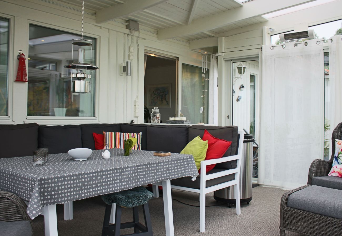 Ferienhaus in Henån - Großes Haus mit Sauna, Meerblick und Platz für zwei Familien | SE09164