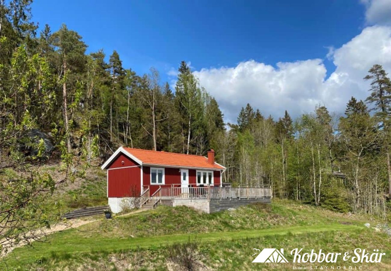 Ferienhaus in Henån - Frisches Ferienhaus mit Seeblick und Ruderboot | SE09156