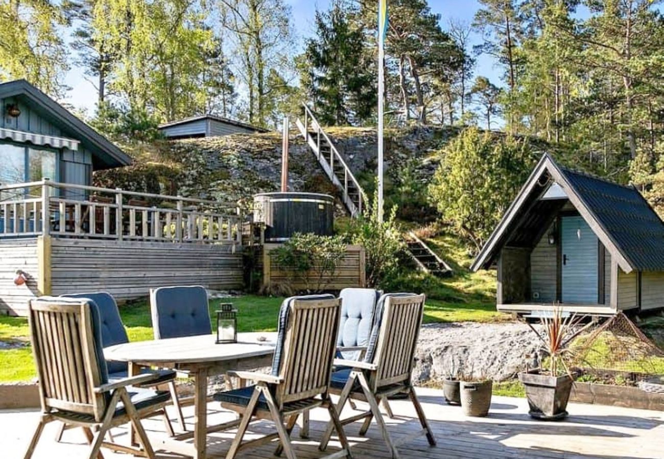 Landhaus in Varekil - Ferienhaus nahe Badestrand mit Gästehaus | SE09165