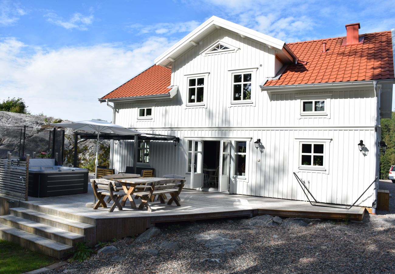 Villa in Henån - Neubau nahe Meer und Badeplatz | SE09166