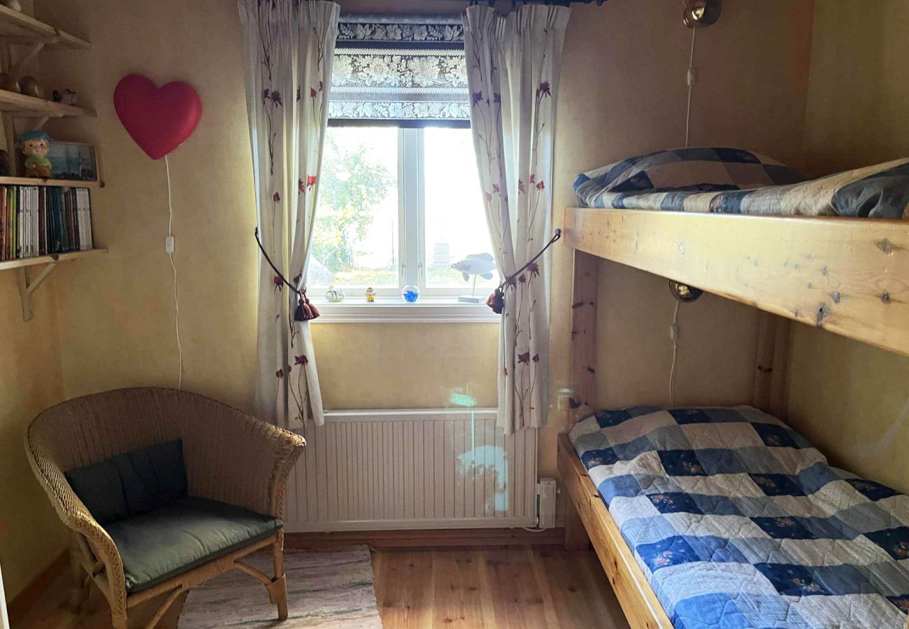 Ferienhaus in Myggenäs - Hundefreundliches Haus mit Boot & privatem Steg auf Tjörn | SE09170