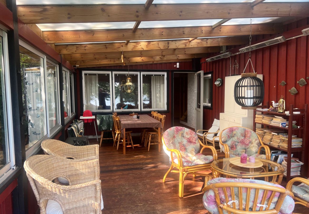 Ferienhaus in Myggenäs - Hundefreundliches Haus mit Boot & privatem Steg auf Tjörn | SE09170