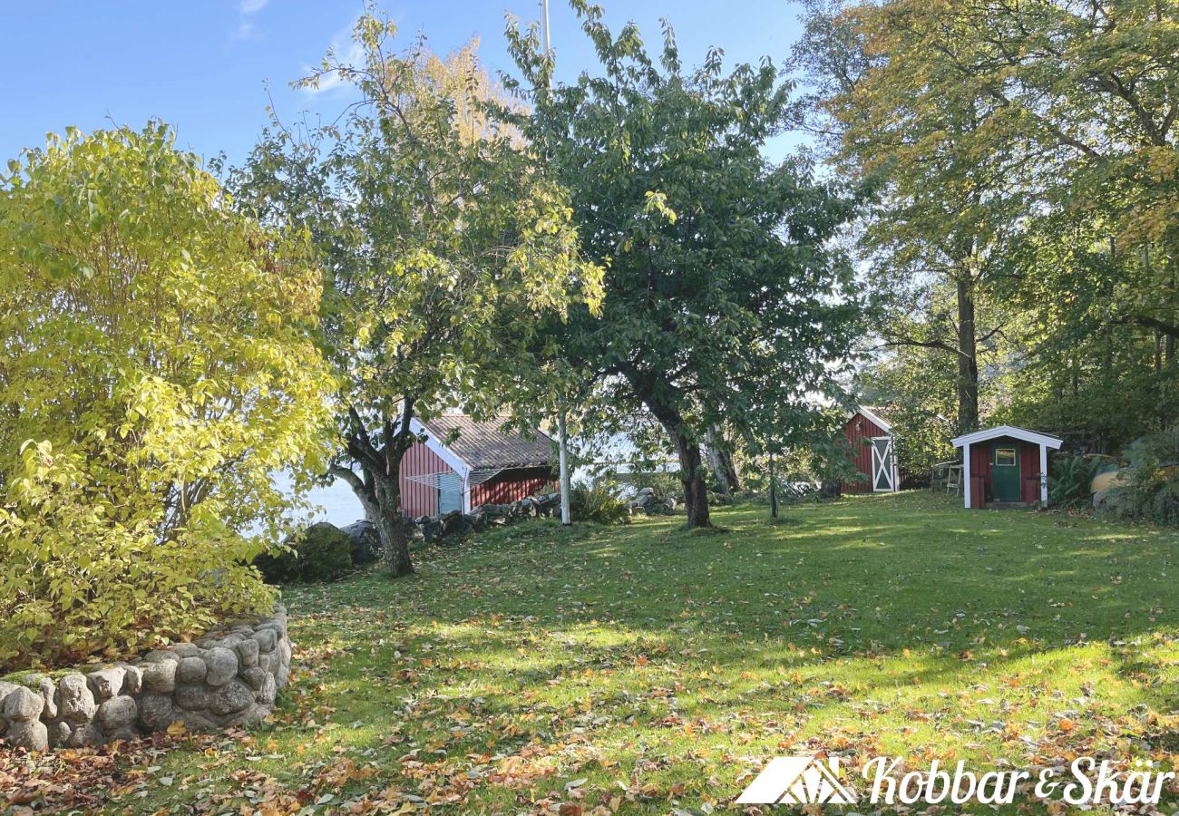 Ferienhaus in Myggenäs - Hundefreundliches Haus mit Boot & privatem Steg auf Tjörn | SE09170