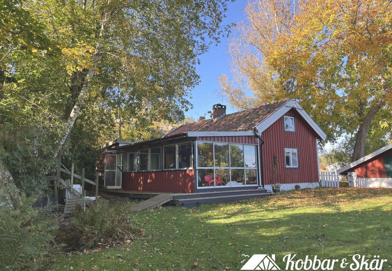 Ferienhaus in Myggenäs - Hundefreundliches Haus mit Boot & privatem Steg auf Tjörn | SE09170