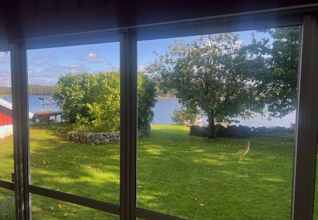 Ferienhaus in Myggenäs - Hundefreundliches Haus mit Boot & privatem Steg auf Tjörn | SE09170