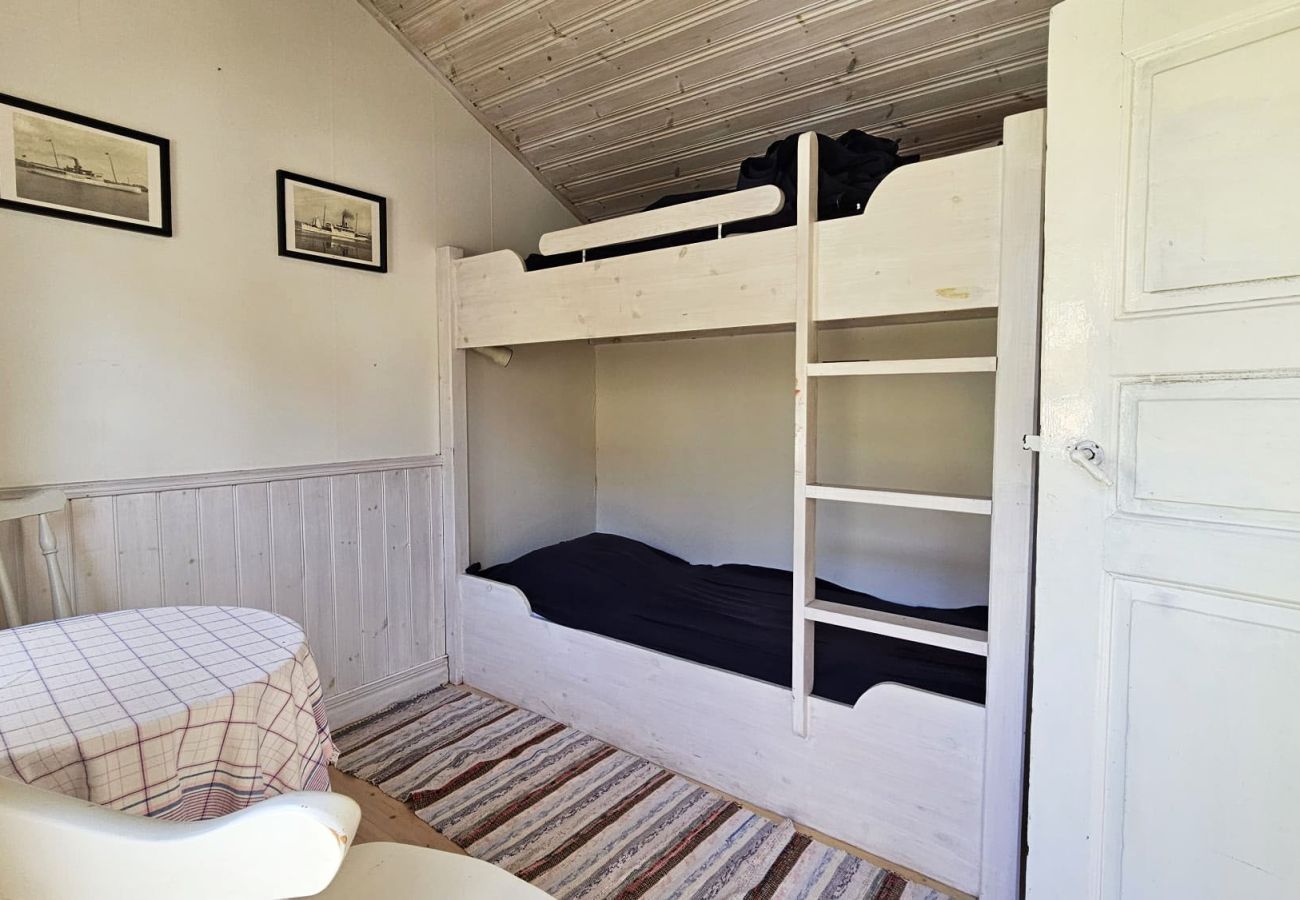 Ferienhaus in Ellös - Charmantes Ferienhaus am Meer in Stocken | SE09171