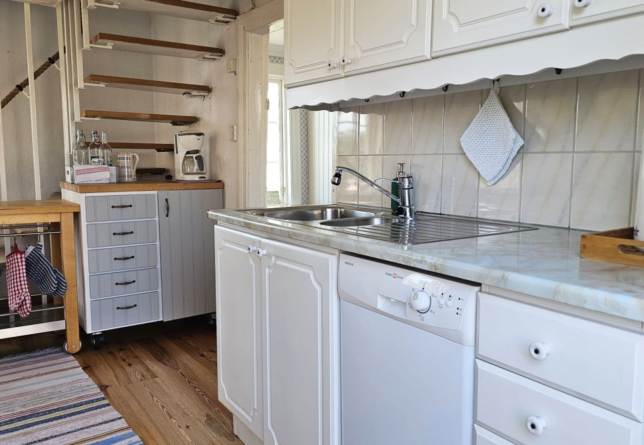 Ferienhaus in Ellös - Charmantes Ferienhaus am Meer in Stocken | SE09171