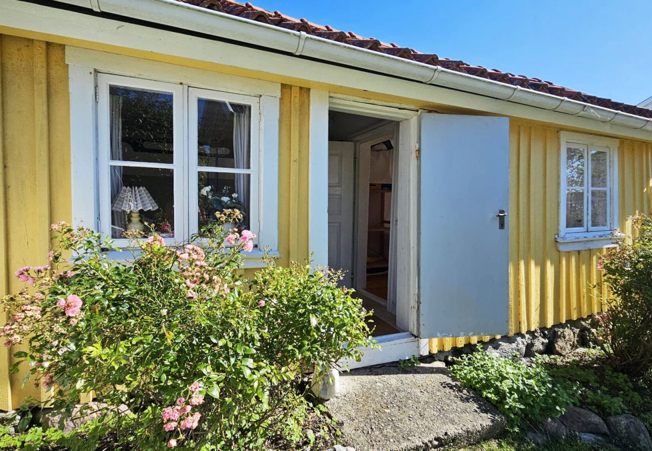 Ferienhaus in Ellös - Charmantes Ferienhaus am Meer in Stocken | SE09171