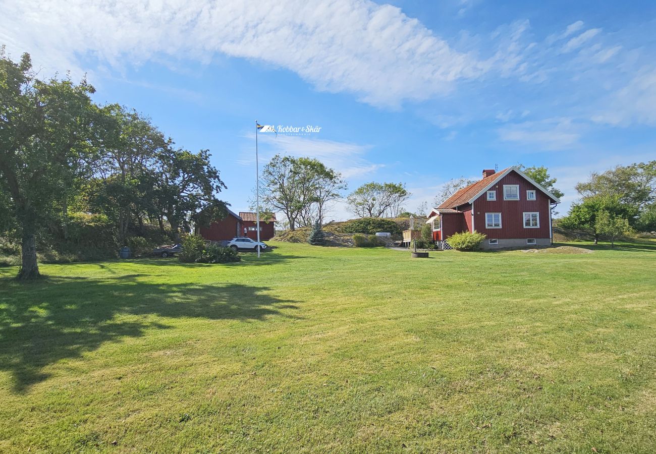 Ferienhaus in Hälleviksstrand - Villa mit Meeresgrundstück, Steg und Bootshaus in Edshult | SE09172