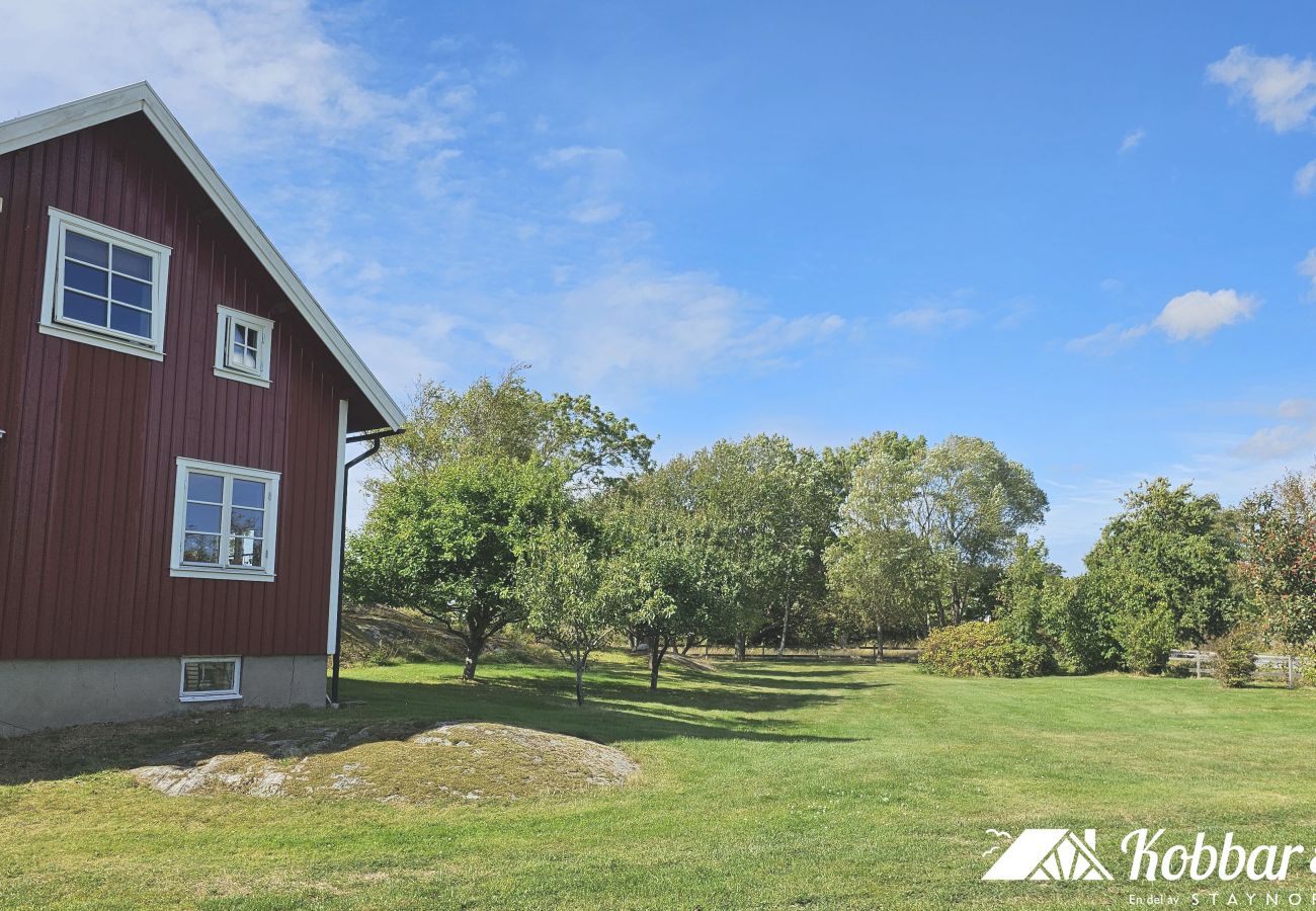 Ferienhaus in Hälleviksstrand - Villa mit Meeresgrundstück, Steg und Bootshaus in Edshult | SE09172
