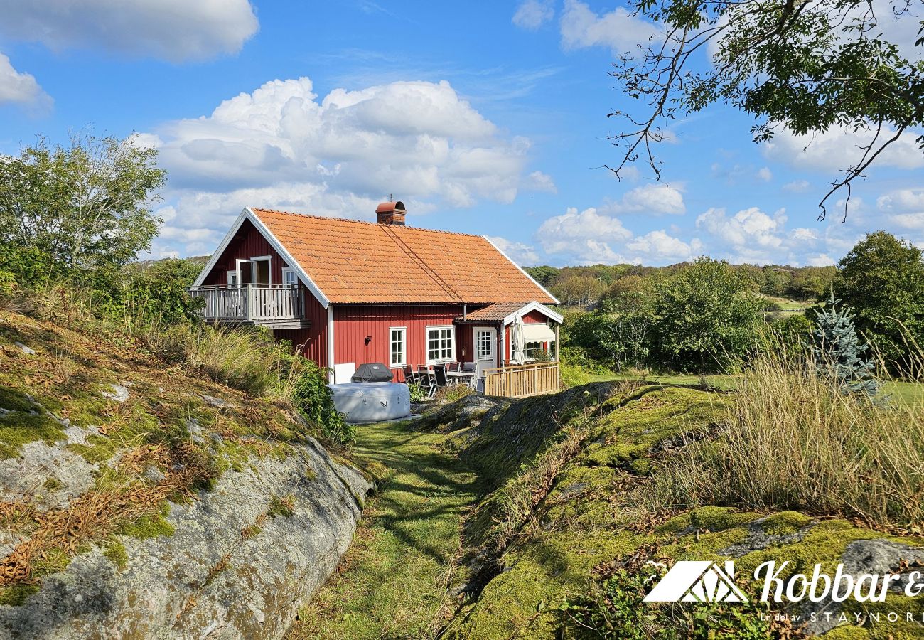 Ferienhaus in Hälleviksstrand - Villa mit Meeresgrundstück, Steg und Bootshaus in Edshult | SE09172