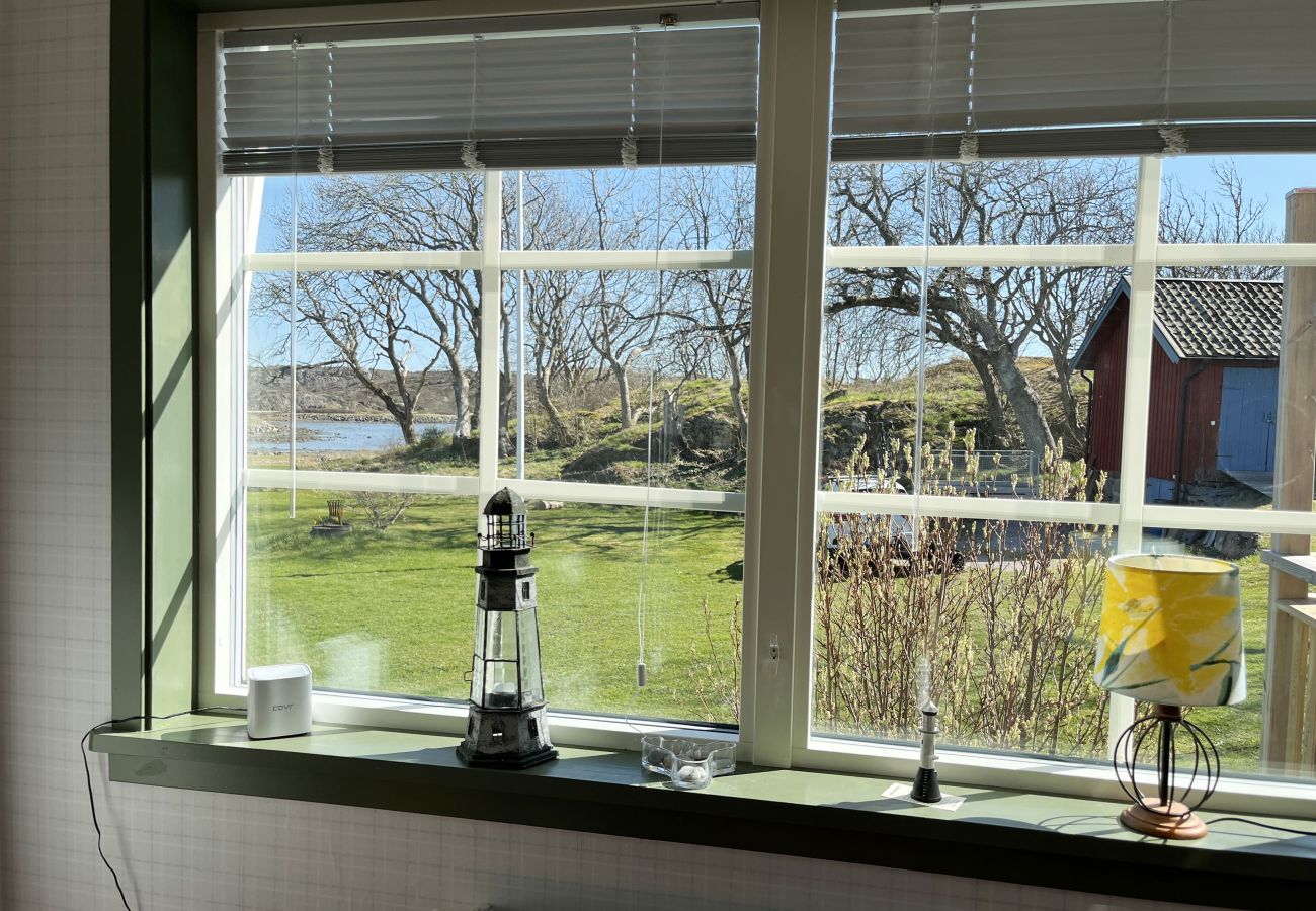 Ferienhaus in Hälleviksstrand - Villa mit Meeresgrundstück, Steg und Bootshaus in Edshult | SE09172