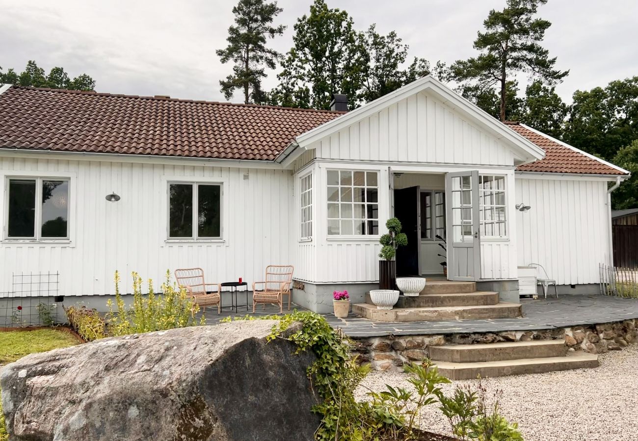 Ferienhaus in Ljung - Ländlicher Charme und moderner Komfort – naturnah und mit Bademöglichkeit |SE08016