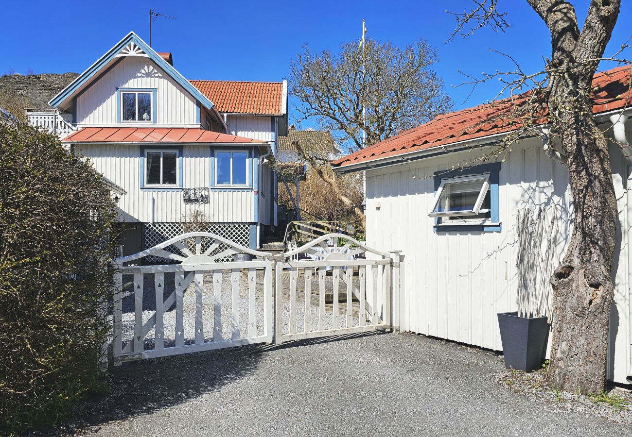 Ferienhaus in Ellös - Charmantes Ferienhaus am Meer in Ellös | SE09184