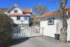 Ferienhaus in Ellös - Charmantes Ferienhaus am Meer in Ellös | SE09184